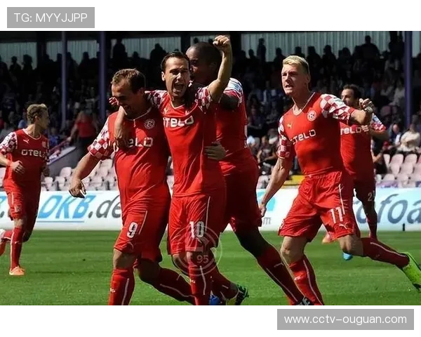 德乙联赛升级竞争激烈，前三名分差仅有两分