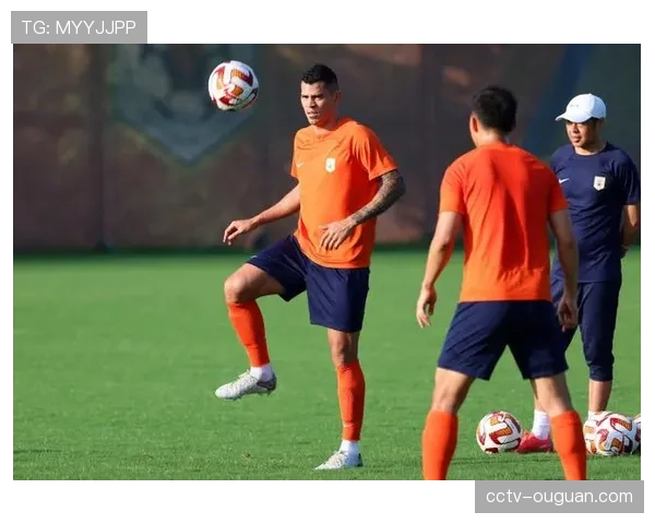 中超俱乐部走进社区,开展青少年足球训练营强调攻防转换意识 中超俱乐部走进社区,开展青少年足球训练营强调攻防转换意识